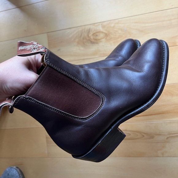 R.M.Williams lady yearling boot in chestnut. EUC. - Picture 3 of 11